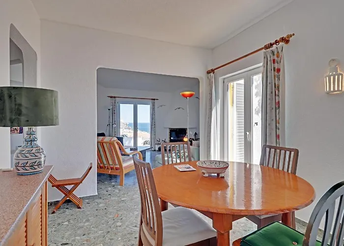 Casa Flores By Portucasa * Montinhos da Luz