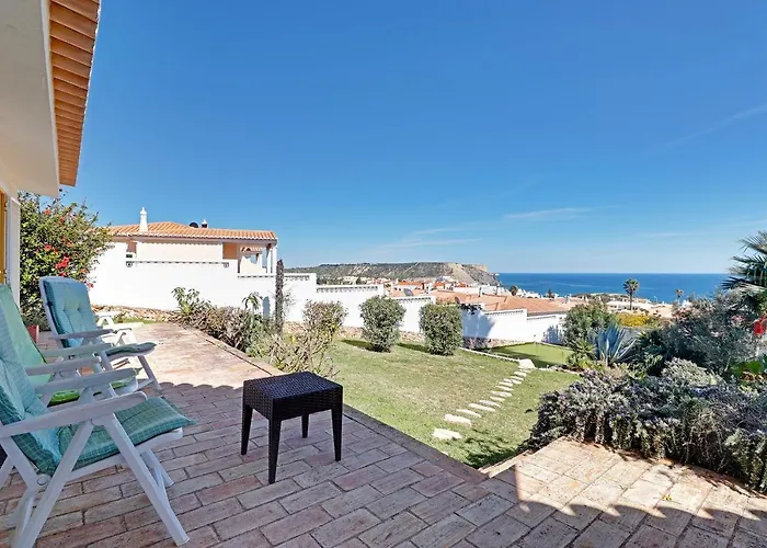 Villa Casa Flores By Portucasa Montinhos da Luz