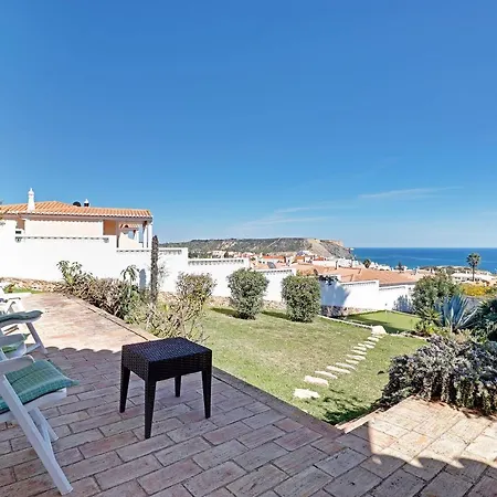 Villa Casa Flores By Portucasa Montinhos da Luz