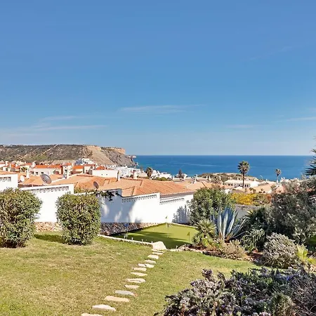 Casa Flores By Portucasa