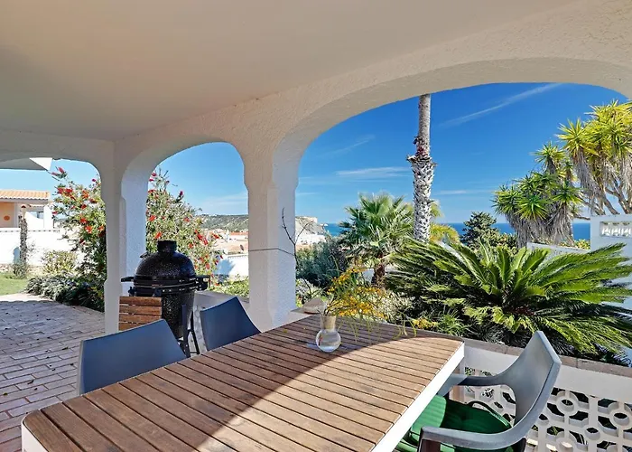 Casa Flores By Portucasa Montinhos da Luz